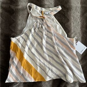 Lightweight O’Neill tank.. made of 100% viscose.. light and airy. Size medium